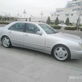 Mercedes-Benz E320 2001