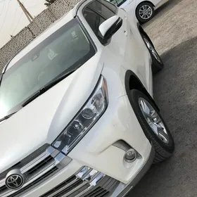 Toyota Highlander 2018