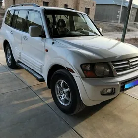 Mitsubishi Pajero 2001