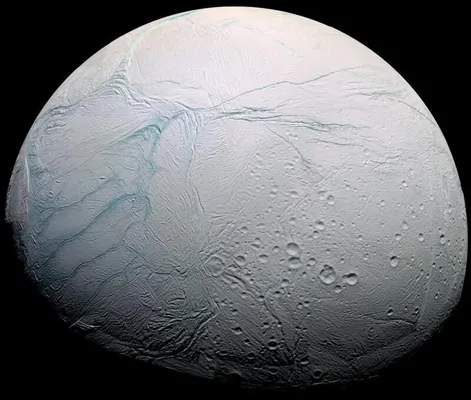 На одной из лун Сатурна обнаружена жидкая вода. Возможно, океан глубиной в 10 км