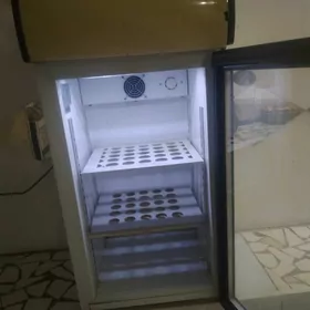 витрина холодилник мини