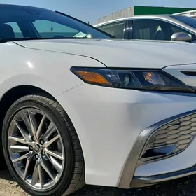 Toyota Camry 2021