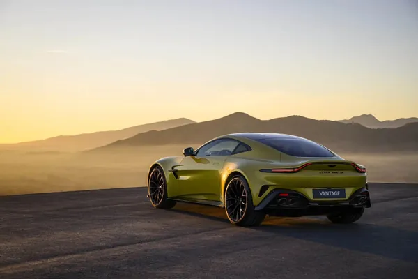 Aston Martin Vantage стал мощнее и красивее после рестайлинга