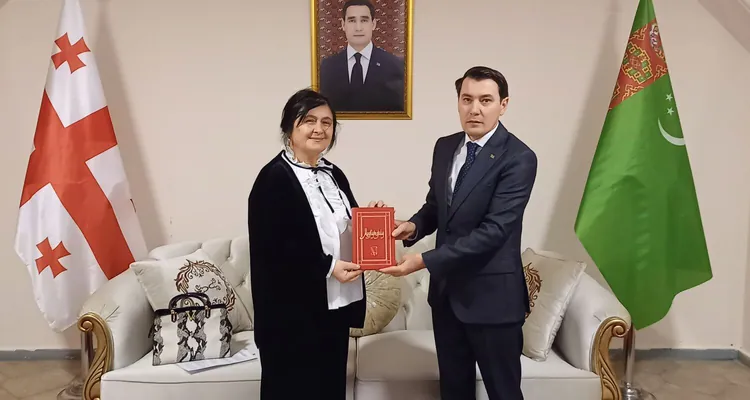 Туркменский посол встретился с главой Союза писателей Грузии. В планах – перевод стихов Махтумкули