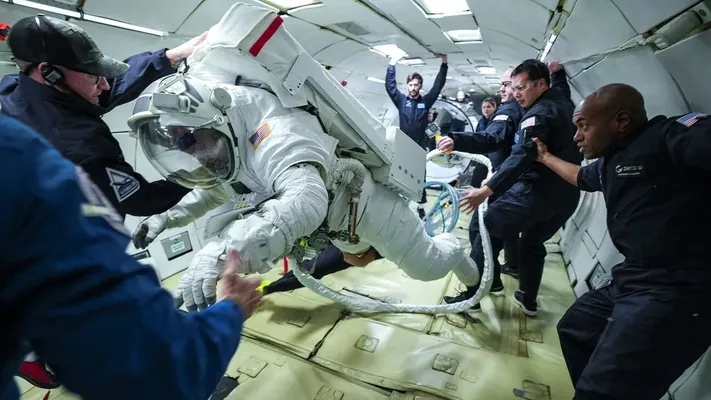Скафандр будущего. NASA тестирует гибкий и легкий скафандр для микрогравитации