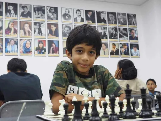 8-летний шахматный вундеркинд из Сингапура установил рекорд, обыграв гроссмейстера