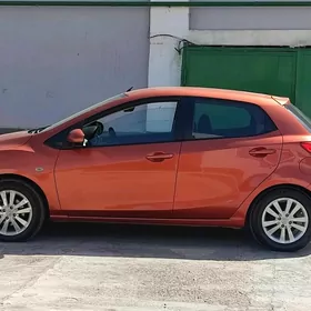 Mazda 2 2011