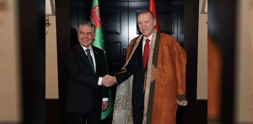 Гурбангулы Бердымухамедов подарил Реджепу Тайипу Эрдогану в честь 70-летия туркменский ичмек