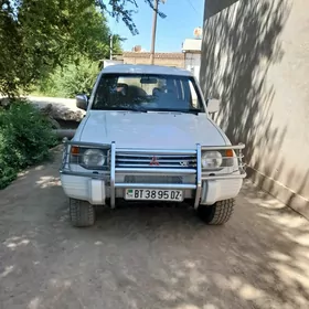 Mitsubishi Pajero 1993