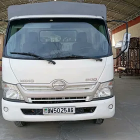 Toyota Hino 2015