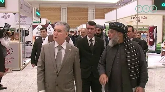 Gurbanguly Berdimuhamedow Aşgabatda owgan harytlarynyň sergisine baryp gördi