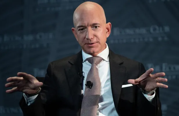 Bezos 2021-nji ýyldan bäri ilkinji gezek dünýäde iň baý adam boldy