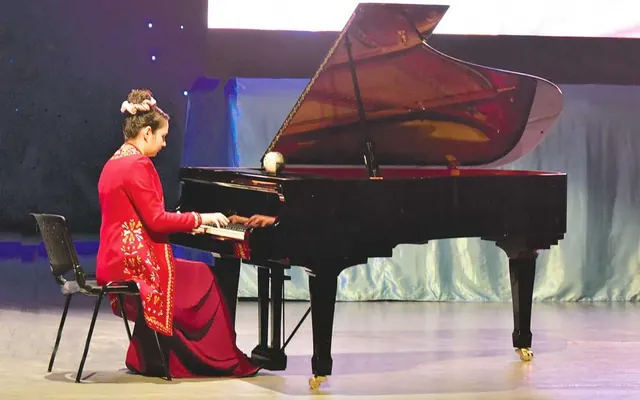 Пианистки из Италии и Туркменистана исполнили в Ашхабаде музыку Баха, Моцарта, Шопена и Нино Роты