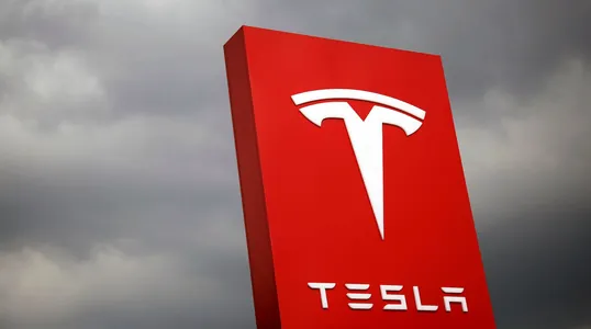 Tesla ABŞ-nyň iň gymmat kompaniýalarynyň onlugyndan çykdy