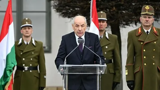 Сердар Бердымухамедов поздравил Президента Венгрии