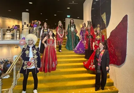 Дефиле европейских моделей в туркменских нарядах стало кульминацией культурной выставки в Эйндховене