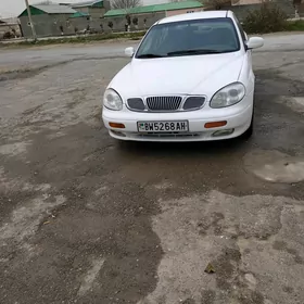 Daewoo Leganza 2000