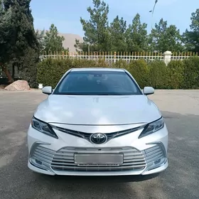 Toyota Camry 2018