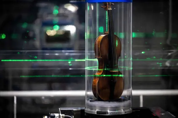 Скрипку Паганини изучили под рентгеном синхротрона, чтобы разгадать тайну ее звучания