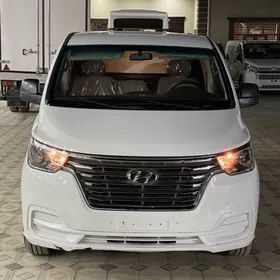 Hyundai H-1 2020