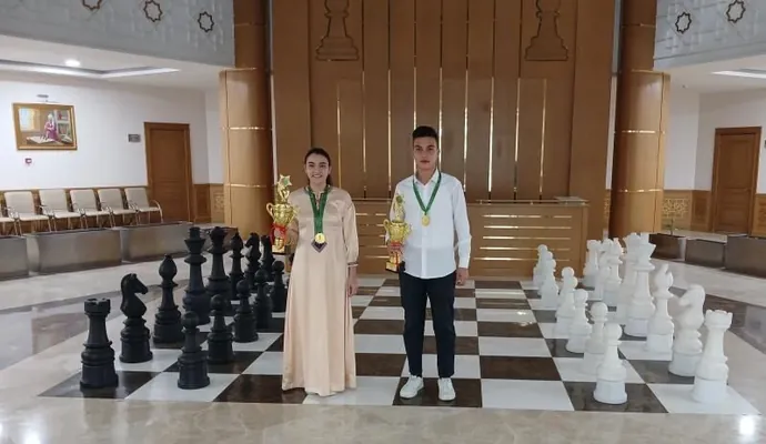 Merýem Agajanowa we Allaýar Şirliýew küşt boýunça Türkmenistanyň çempiony boldular