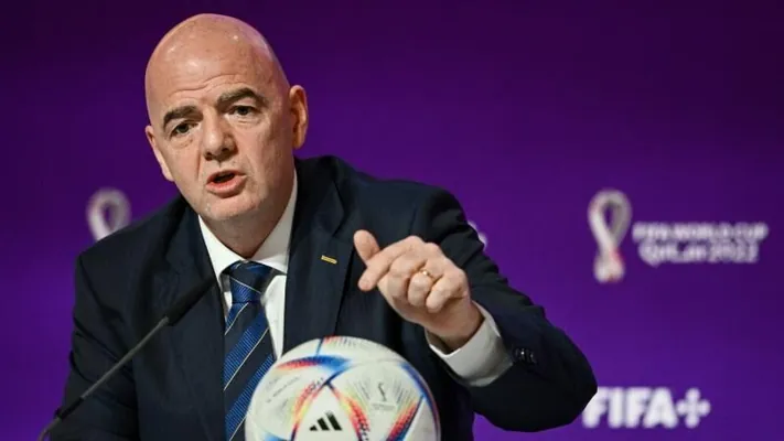 Базовая зарплата президента ФИФА увеличилась на треть после переизбрания