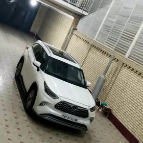 Toyota Highlander 2021