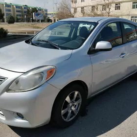 Nissan Versa 2012