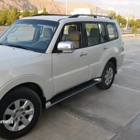 Mitsubishi Pajero 2013