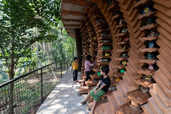 Дом из 6000 игрушек: архитекторы из Индии подарили вторую жизнь ненужным вещам
