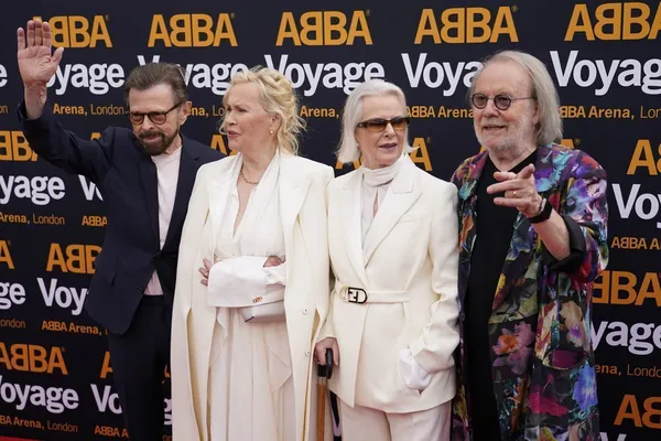 Şwesiýanyň koroly ABBA toparynyň agzalaryny Waza ordeni bilen sylaglady