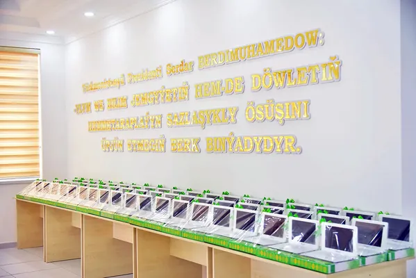 Для первоклассников в Туркменистане в этом году закупят свыше 155 тысяч ноутбуков