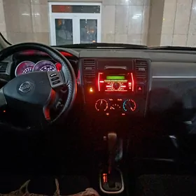 Nissan Versa 2011