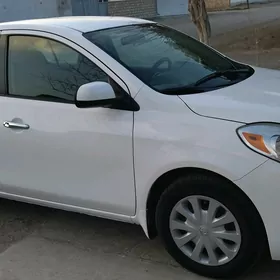 Nissan Versa 2011