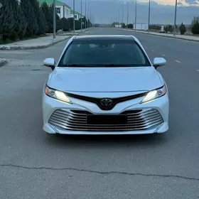 Toyota Camry 2018