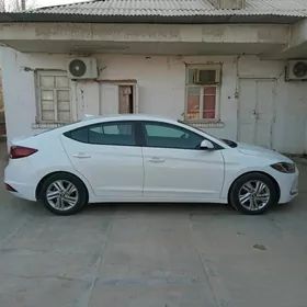 Hyundai Elantra 2019