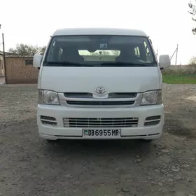 Toyota Hiace 2010