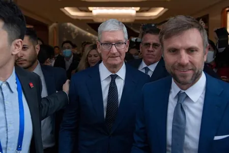 Apple подала в суд на бывшего сотрудника за слив информации журналистам