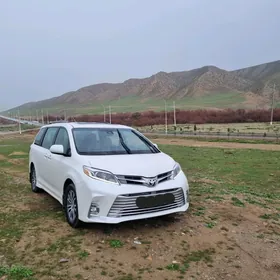 Toyota Sienna 2019