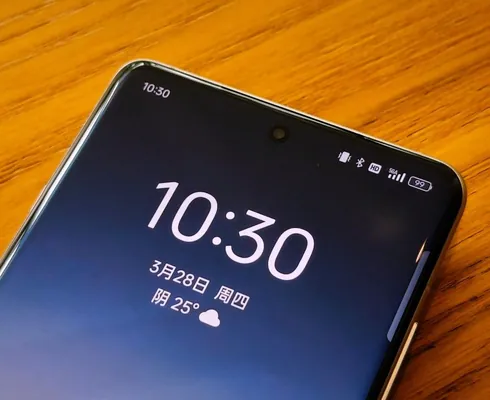 Dünýäde 5.5G goldawyny alan ilkinji smartfon peýda boldy – bu Samsung ýa-da Huawei däl