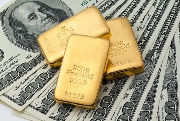 Золото подорожало до рекордных $2300 за унцию
