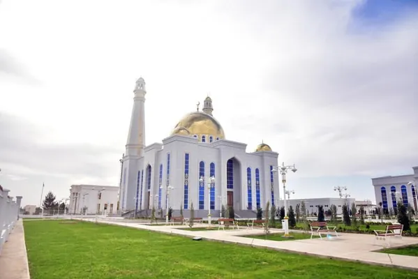Президент Туркменистана поздравил соотечественников с наступлением Ночи всемогущества