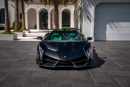 Невезучий суперкар: Редчайший Lamborghini Veneno не находит покупателя