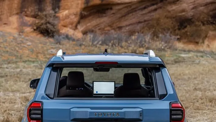 Объявлена дата премьеры Toyota 4Runner. У внедорожника (почему-то) опускается заднее стекло