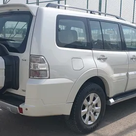 Mitsubishi Pajero 2013