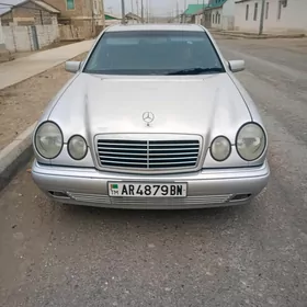 Mercedes-Benz E320 1996