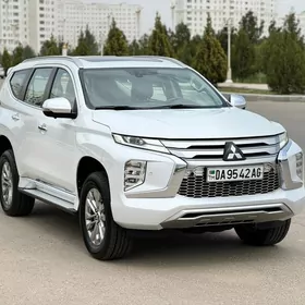 Mitsubishi Pajero 2020