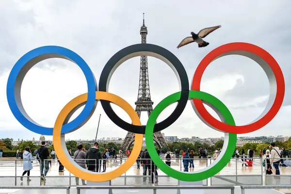 Олимпийские кольца установят на Эйфелевой башне
