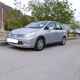 Nissan Tiida 2007