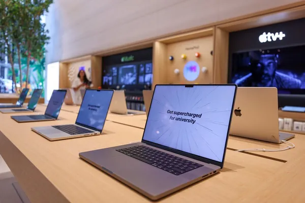 Apple ähli Mac kompýuterlerine emeli aň ornaşdyrýar